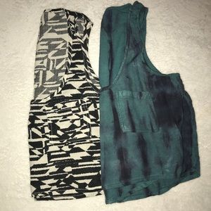 2 UO Crop Tanks✌🏼